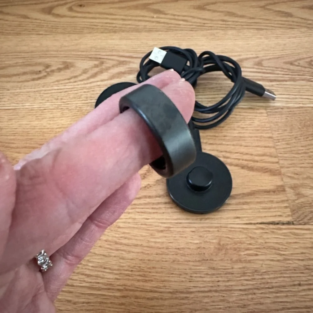 Oura Ring Gen 3 Heritage in Stealth (Size 8) - Picture 3 of 11